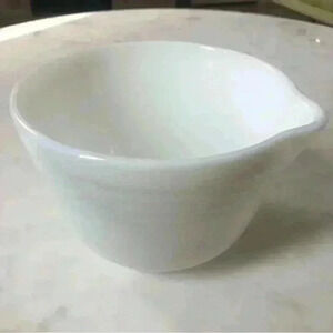 Vintage milk glass Pyrex  Hamilton Beach small mixing bowl with spout